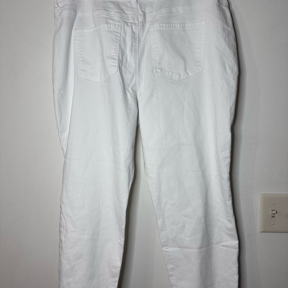 American Eagle Outfitters Crisp White Jeans - Picture 4 of 4